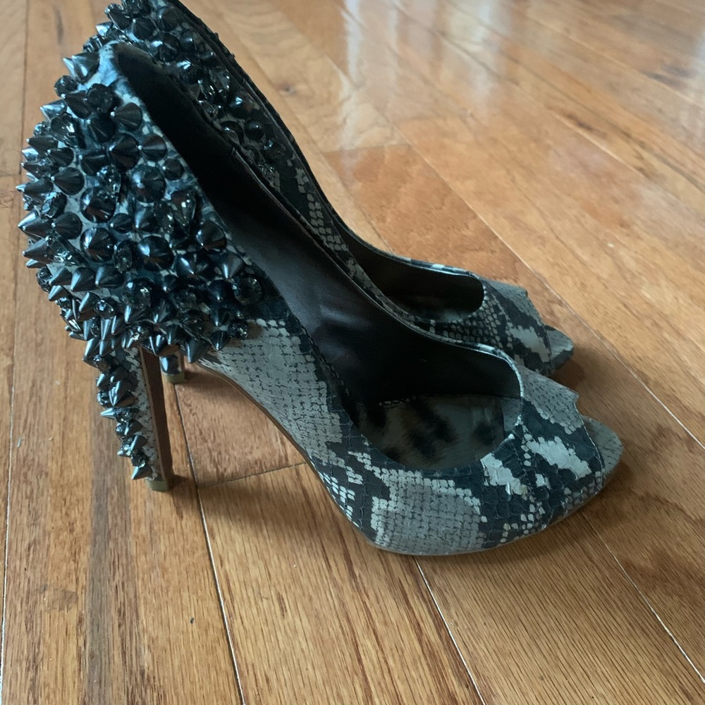 Women’s shoes